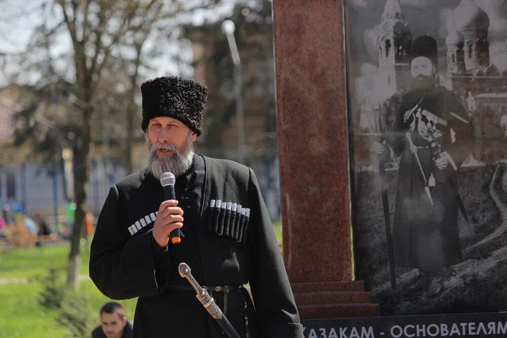 шарян новопавловск ставропольский край. памятник казакам основателям новопавловск. памятники казакам в новопавловске. парк в новопавловске ставропольского. новопавловск ставропольского края население.