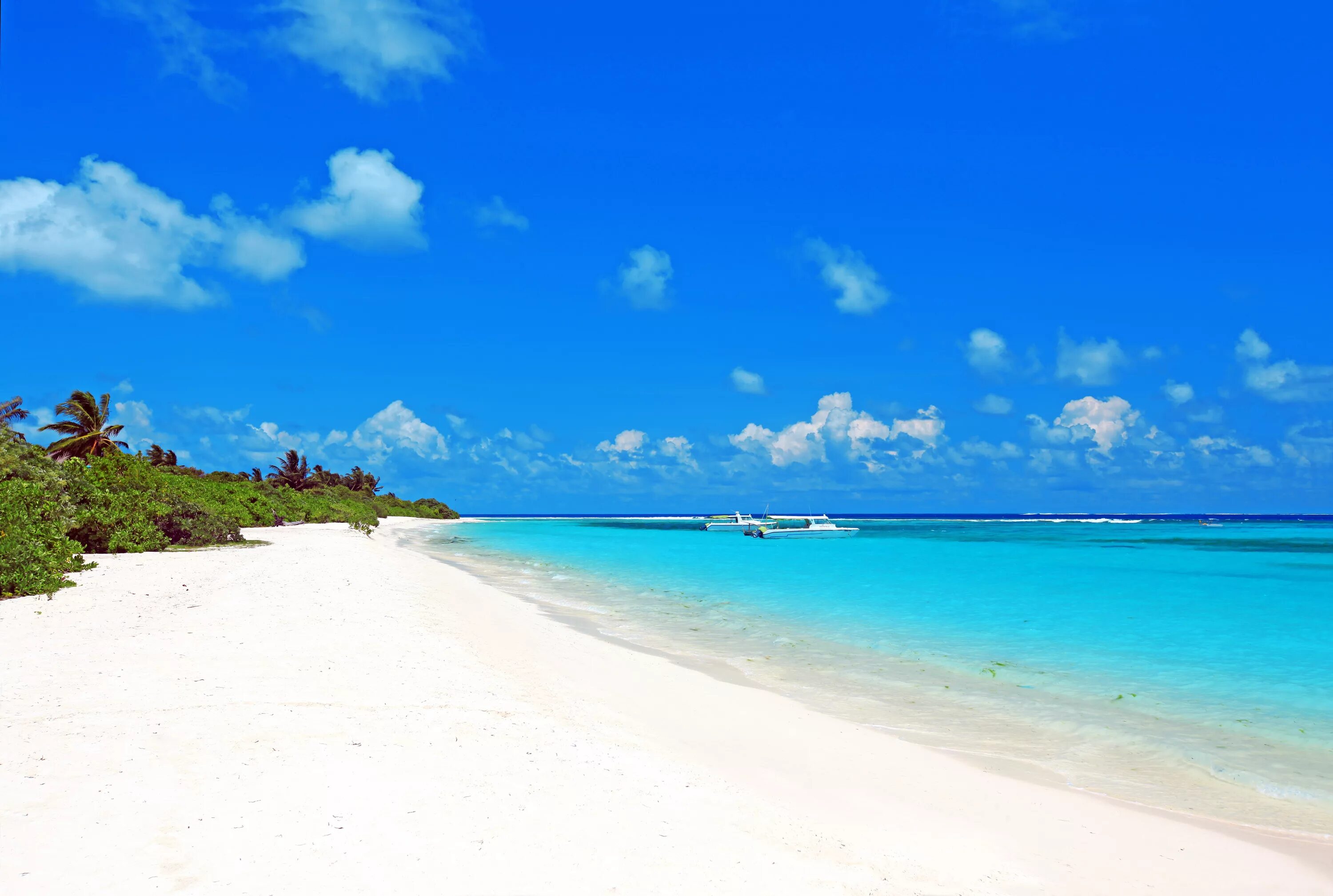Stay island. Лааму Атолл Мальдивы. Индийский океан Мальдивы. Six senses Laamu Мальдивы. Мальдивы Хитхадху.