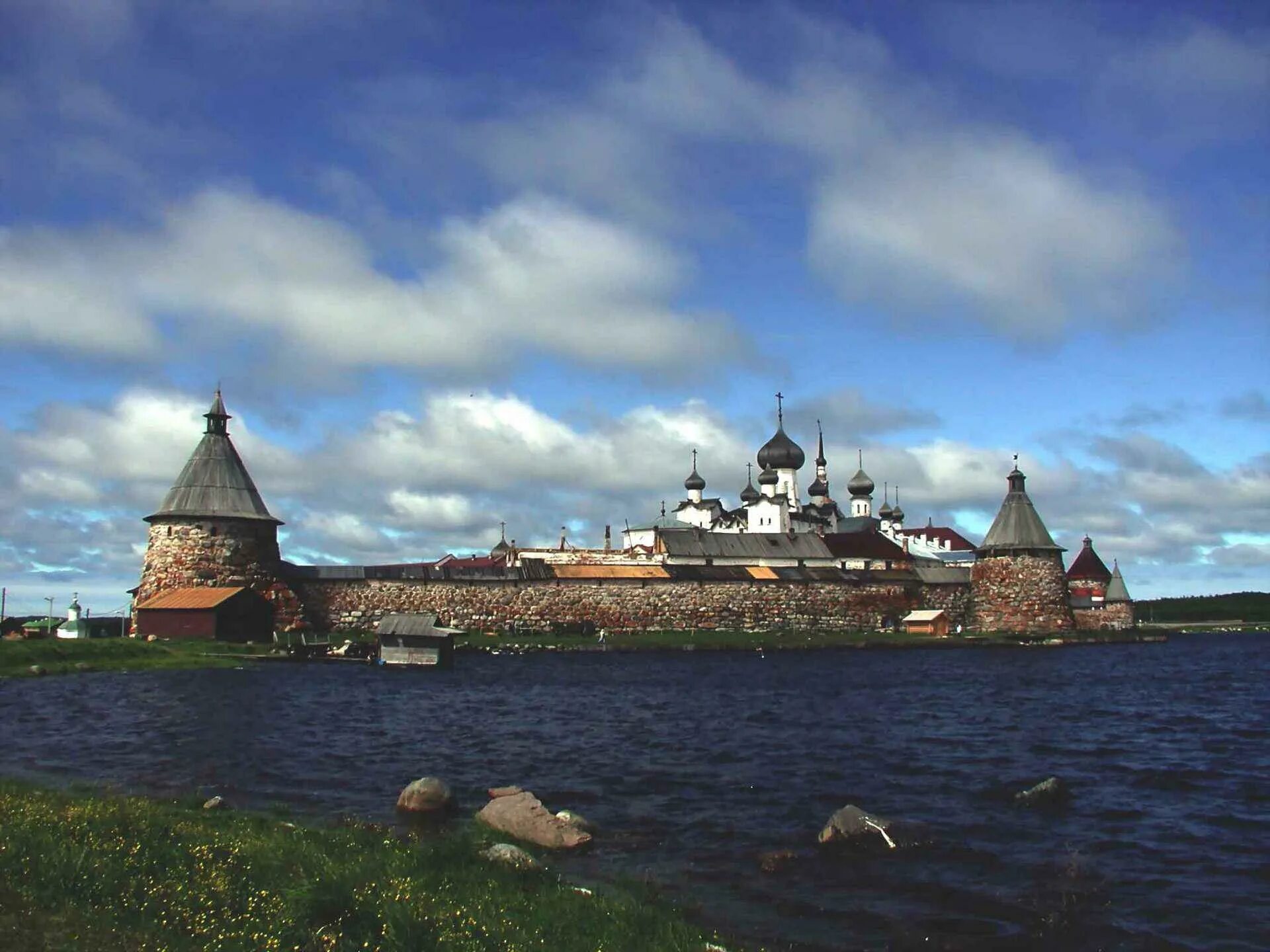 Соловецкий монастырь Архангельск. Соловецкий монастырь Соловецкие острова. Соловецкий архипелаг (Архангельск). Спасо-Преображенский Соловецкий монастырь на белом море Россия.