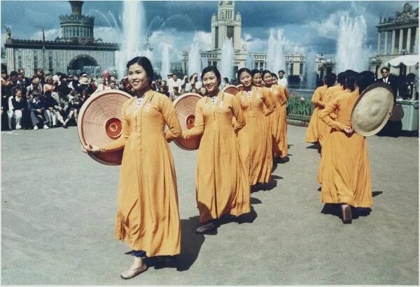 Фестиваль молодежи и студентов 1958. Международный фестиваль молодежи и студентов в москве 1957. всемирный фестиваль молодёжи и студентов 1957 г. фестиваль молодёжи и студентов в ссср 1957. шестой всемирный фестиваль молодежи и студентов 1957.