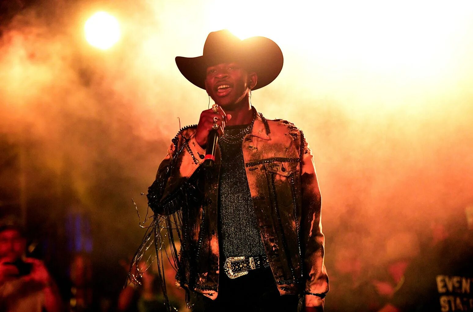 Файр ин зе холл. Ковбой Lil nas. Nas x. Lil nas x old Town Road. Группа Lil nas x.