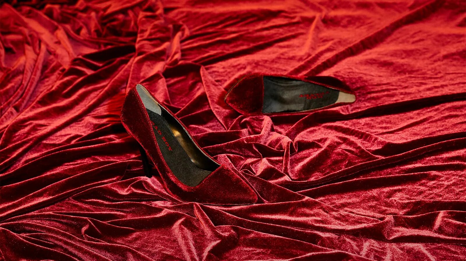 красный бархат с кремом чиз. наташа пархоменко красный бархат. торт красный бархат украшение для девушки. элайза красный бархат. торт красный бархат ольга матвей.