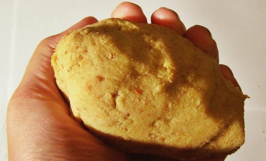 Карась на гороховую мастырку. Гороховая мастырка от михалыча. Гороховая мука мастырка. Мастырка рецепт. Гороховая мастырка для рыбалки на карася.