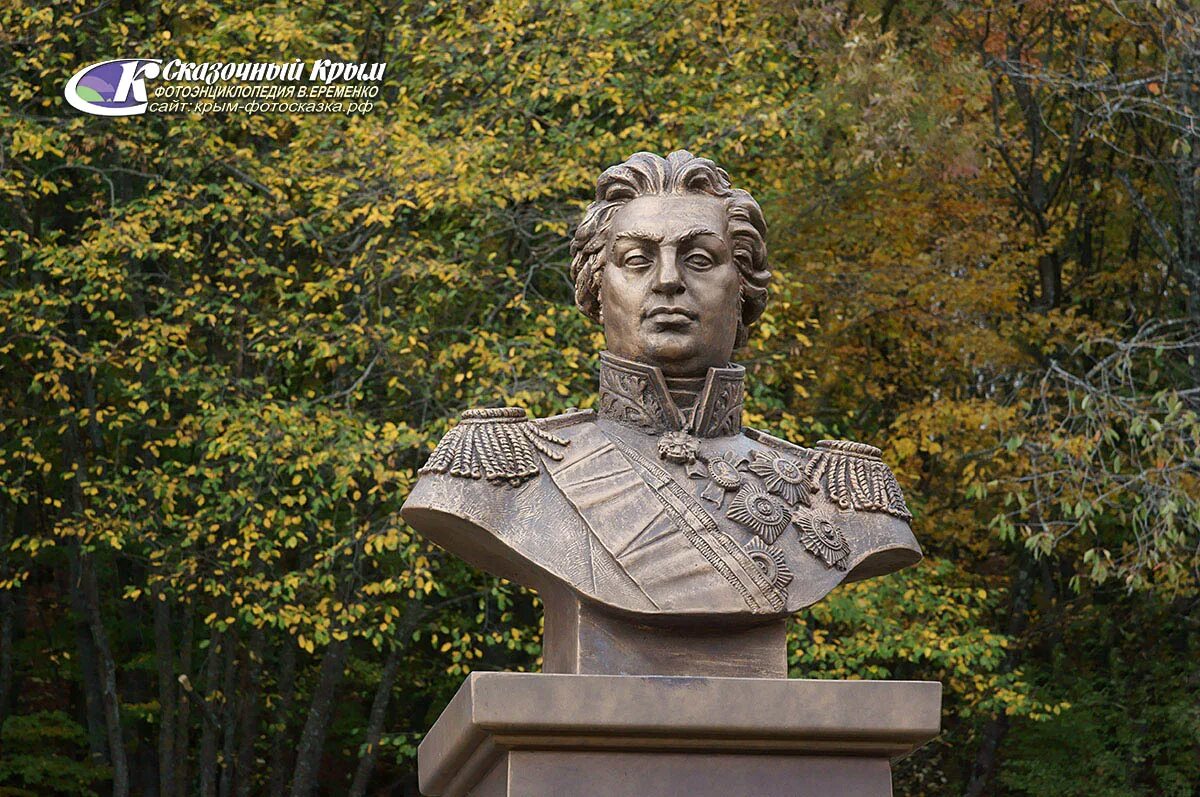 Памятник кутузову в крыму. Фонтан кутузова в крыму. Памятник кутузову в алуште. Фонтан кутузова в крыму. Памятник кутузову алушта фонтан.