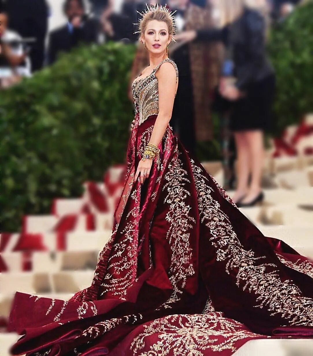 Блейк Лайвли met Gala 2018. Блейк Лайвли мет Гала 2019. Блейк Лайвли на красной дорожке. Блейк Лайвли met Gala 2020.