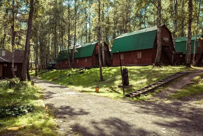 Империя туризма фото. Империя туризма фото. Империя туризма алтай фото. Турбаза империя туризма горный алтай. Озеро ая империя туризма.