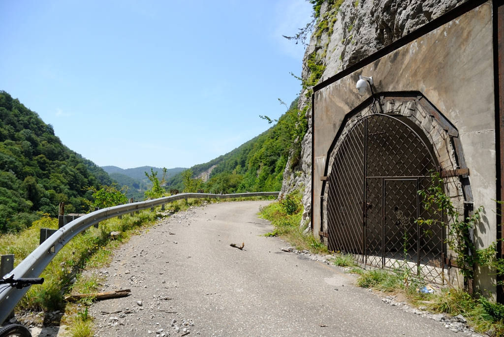 Старая дорога на поляну. Кепша красная Поляна. Старая дорога Адлер красная Поляна. Царская дорога красная Поляна. Старая Краснополянская дорога Кепша.