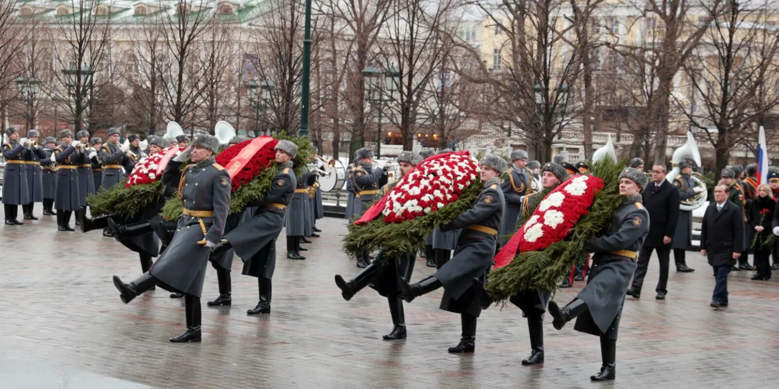 Дни памяти отечества. Возложение венков у могилы неизвестного солдата в Москве. Александровский сад Москва возложение цветов. Памятники военным Краснодар возложение венков. Возложение венков Александровский сад.