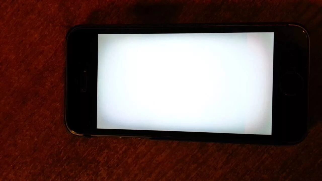 Белый экран. Белый прямоугольник на экране телефона. Белый экран на телефоне. Побелел экран на телефоне. Что делать если экран стал белым