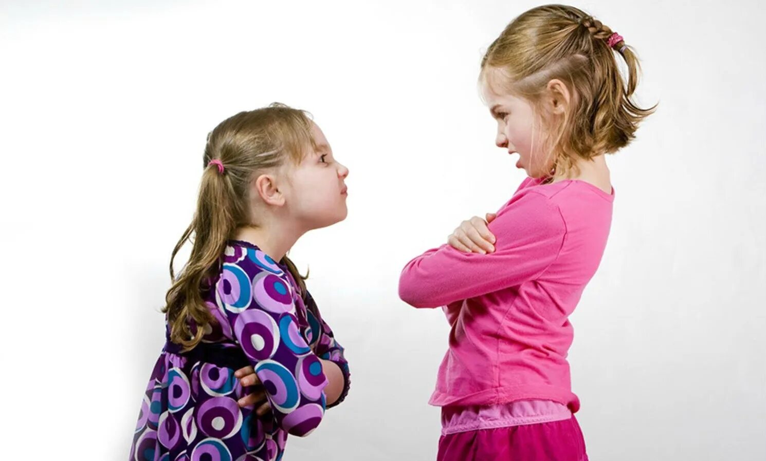 Женщины ссорятся. Ссора женщин. Ссора женщин. Женщины ссорятся. Подруги ссорятся.