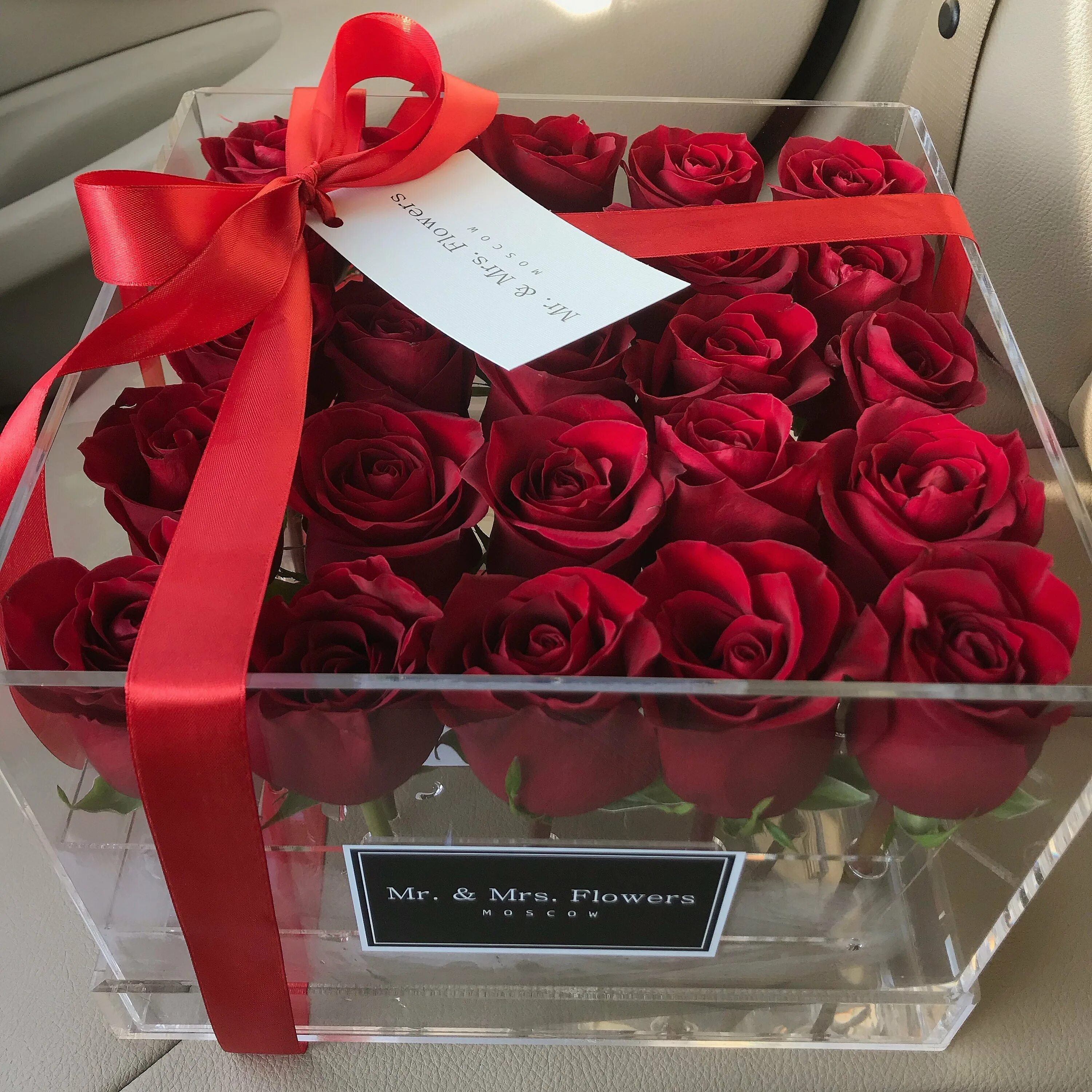 Розы в коробке. Красивые коробки с цветами. Подарок девушке на день рождения. Красивые букеты роз с подарками.