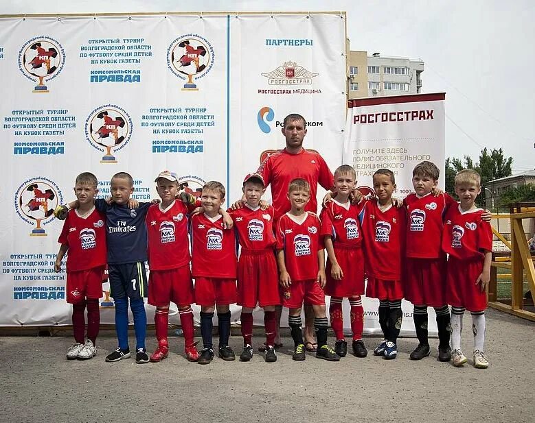 На приз Комсомольской правды футбол Волгоград стадион электроник.