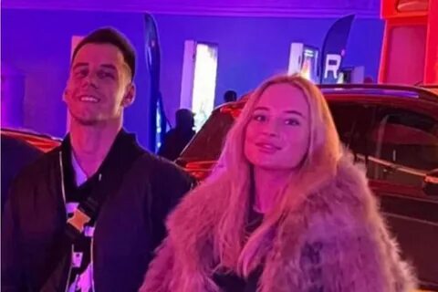 Новая девушка гордея