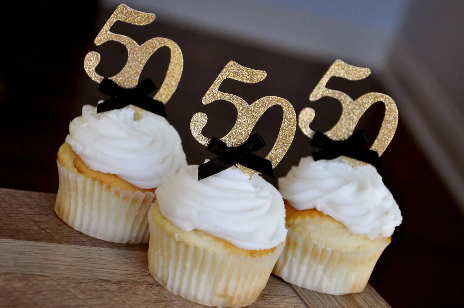 Оформление юбилея 50 лет. Празднование юбилея. Как оригинально отметить 50 лет. Сюрприз для подруги на юбилей 50 лет. Юбилей фотосессия.