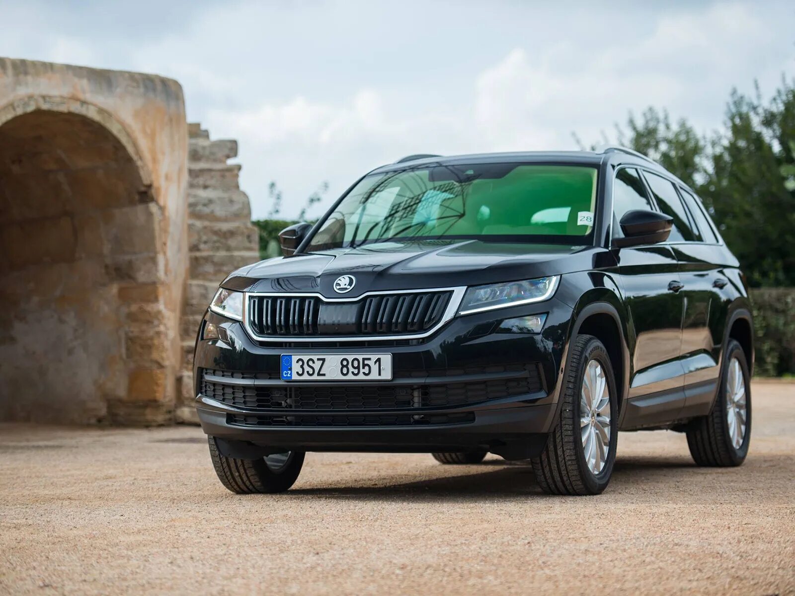 Купить шкоду кодиак у официального. Кроссовер Шкода Кодиак. Кроссоверы Skoda Kodiaq. Шкода Кодиак 2024. Шкода Кодиак RS.