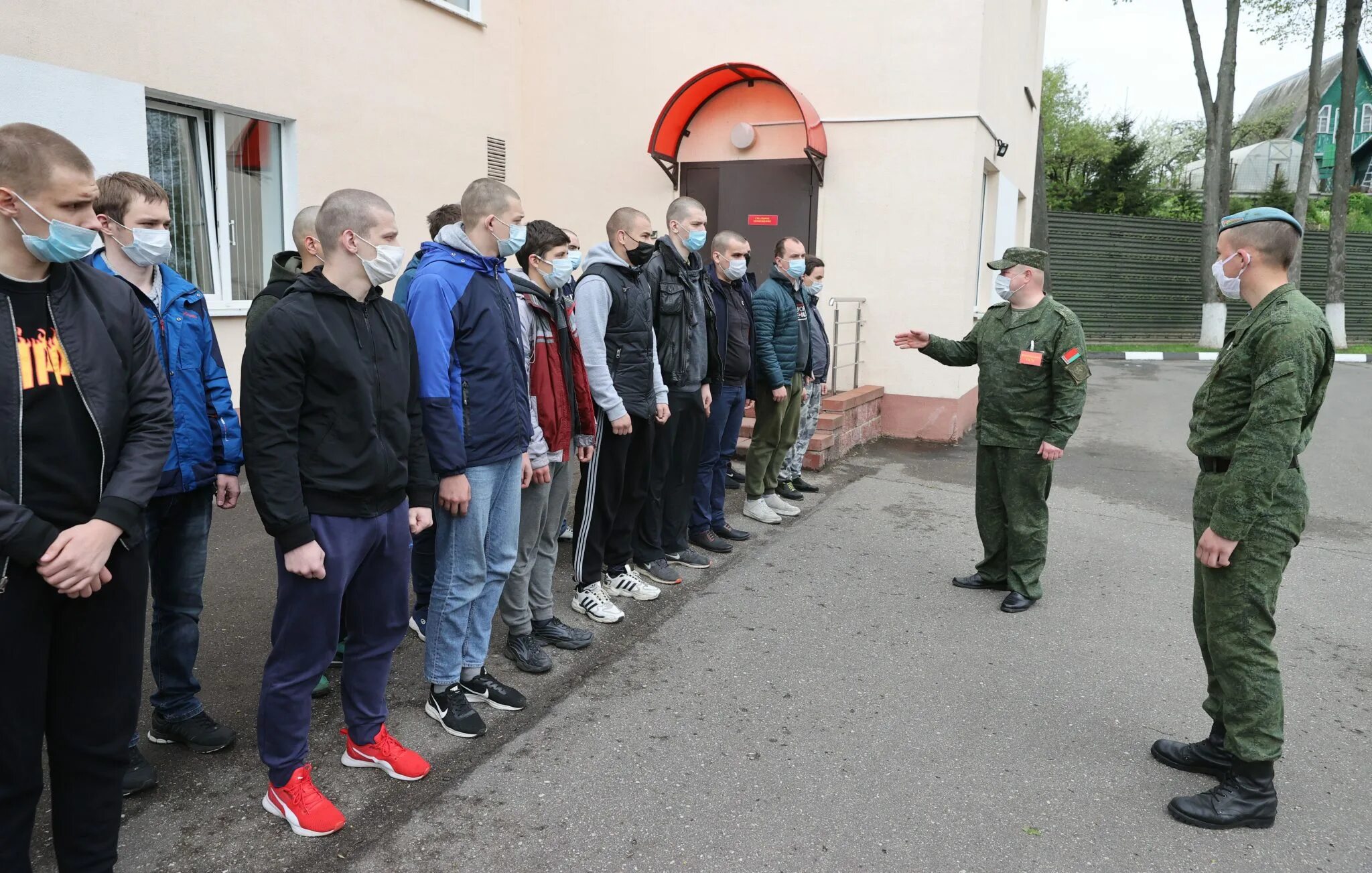 Минский военкомат. Военкомат Белоруссии. Студенты в военкомате. Военкомат фото. Военный комиссариат сообщает.