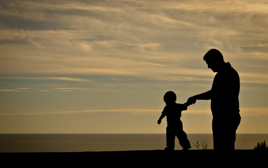 My daddy has. Фон для папы. Отец. Одинокий папа. Отец картинки.