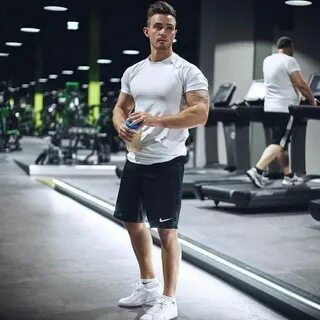 Приходить в спортивной форме