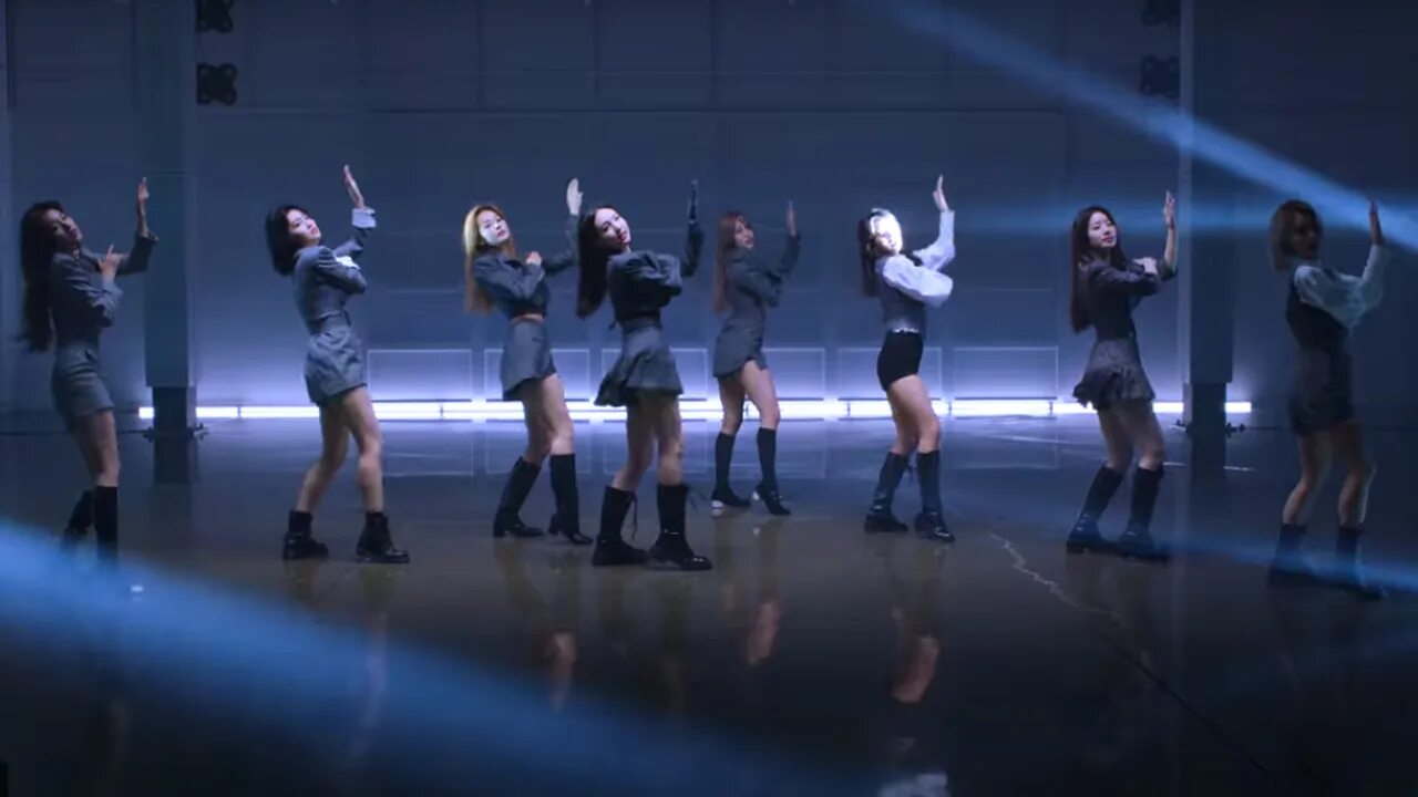 Ай кен сии ю фром. Twice jeongyeon i cant. Твайс i can't stop me. Момо твайс. Кент стап.