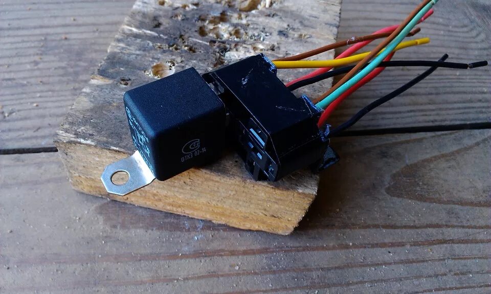 Реле разгрузки зажигания ваз 2114. Реле птф форд фокус 2. Реле разгрузки. Распиновка переключателя света фар гольф 3. Реле фар ауди 100 с4.