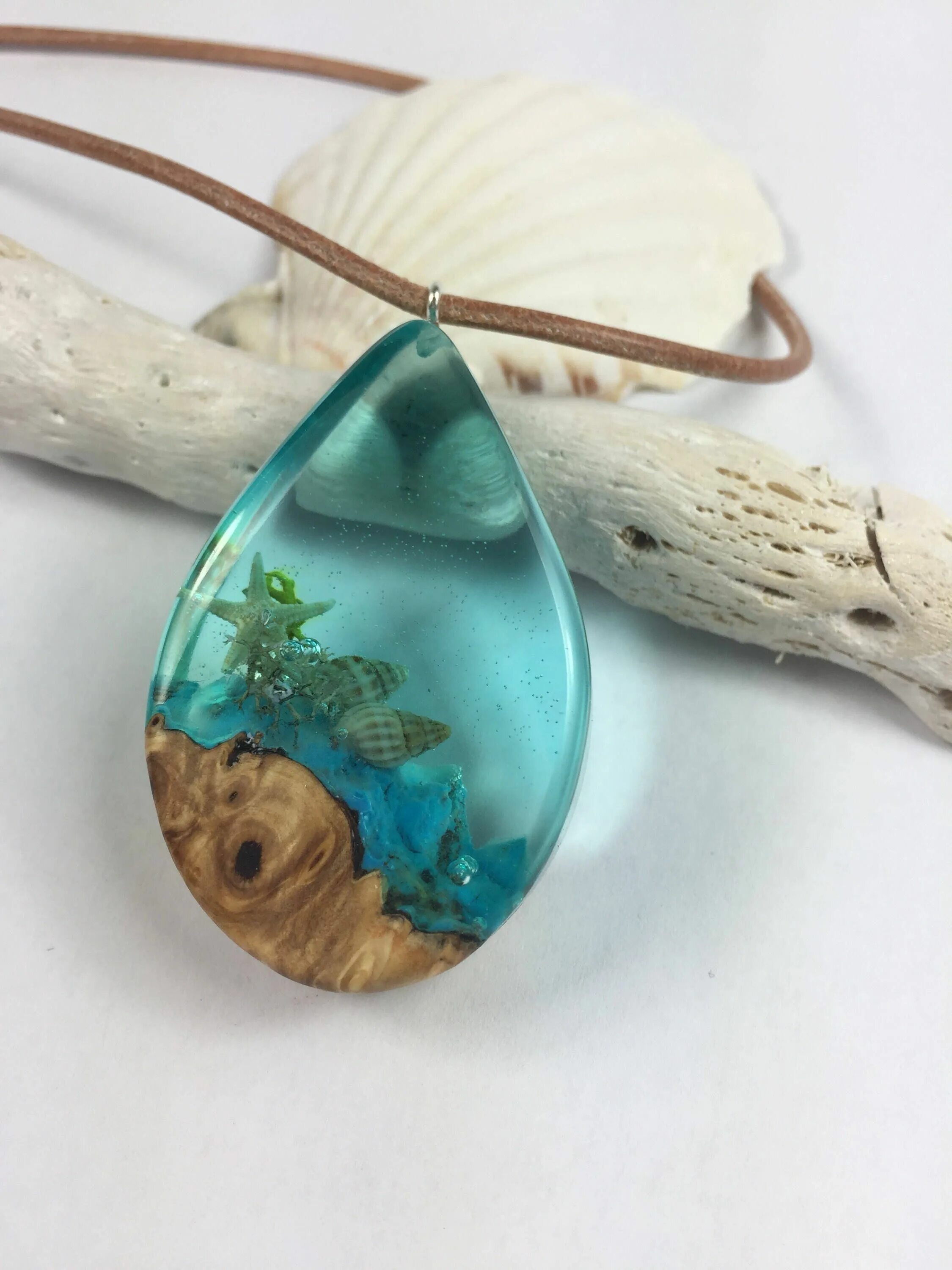 Как сделать изделия из смолы. Epoxy resin art бижутерия. украшения из эпоксидной смолы. подвеска из эпоксидной смолы. ювелирные украшения из эпоксидной смолы.