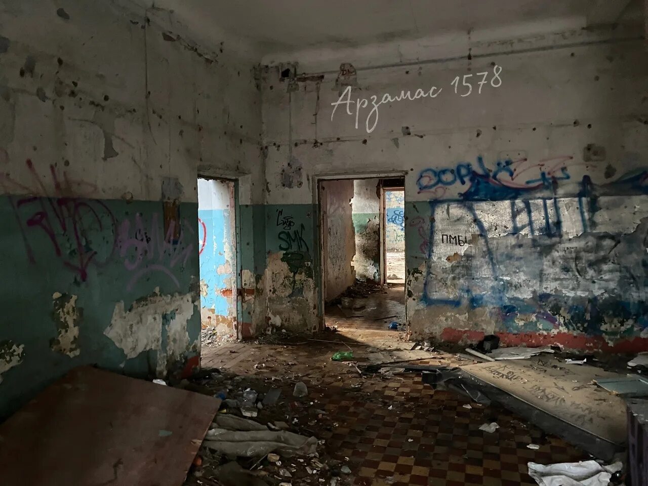 Заброшенный завод тюмень. Элеваторы ярославль заброшка. Заброшенный элеватор ярославль. Заброшки в арзамасе. Элеваторы арзамас.