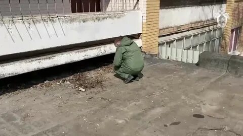 Женщина упала на пол