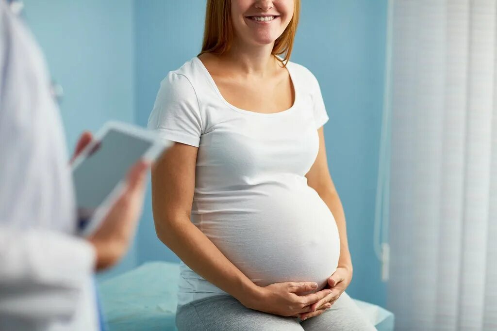 Фото будущей мамы. Беременные женщины в возрасте фото. Будущие мамы слушать