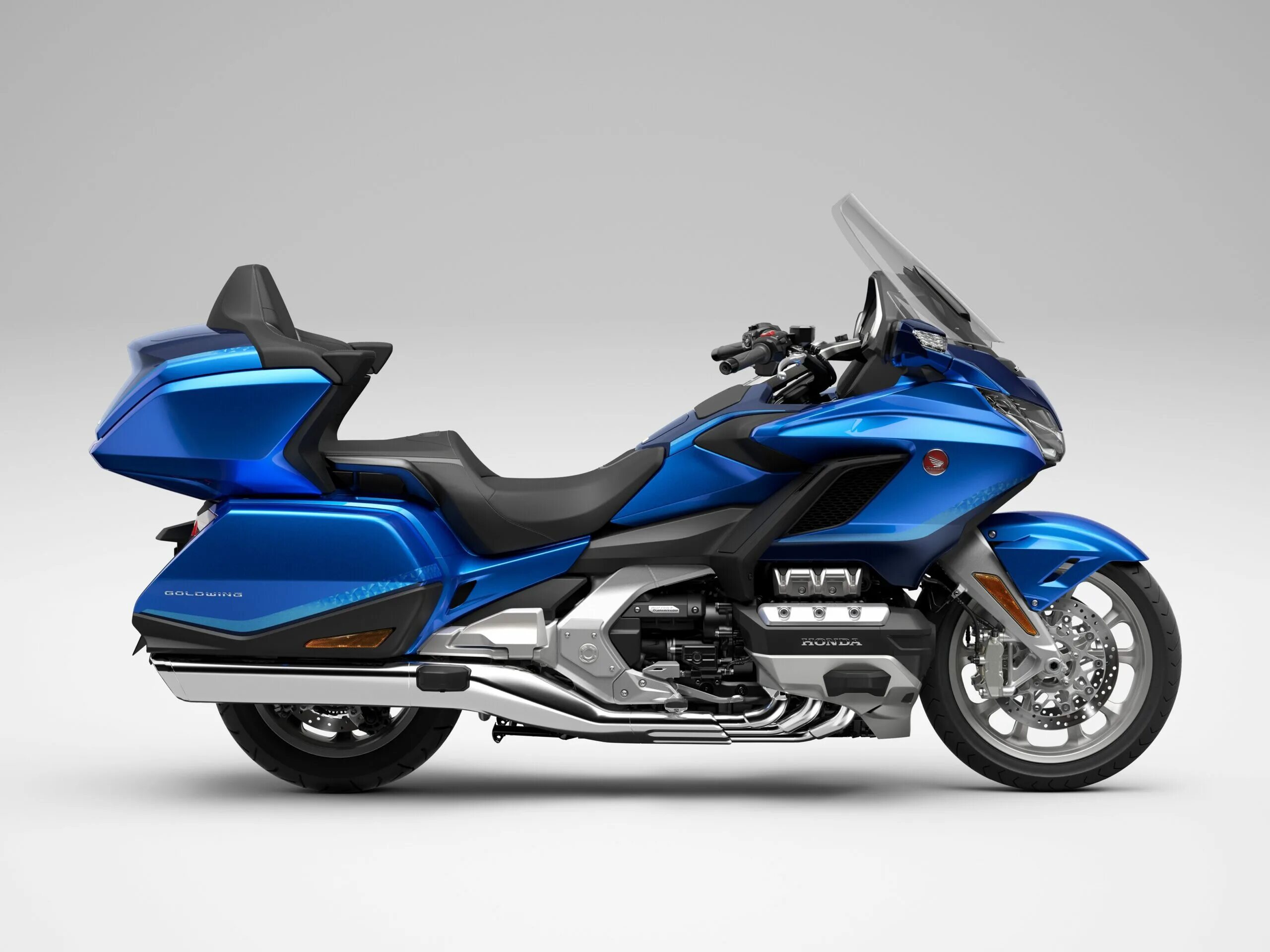 Купить хонду голду в россии. Honda gl1800 Gold Wing Tour DCT. Honda Gold Wing 2022. Honda Goldwing 2022. Honda Goldwing 1800 2022.