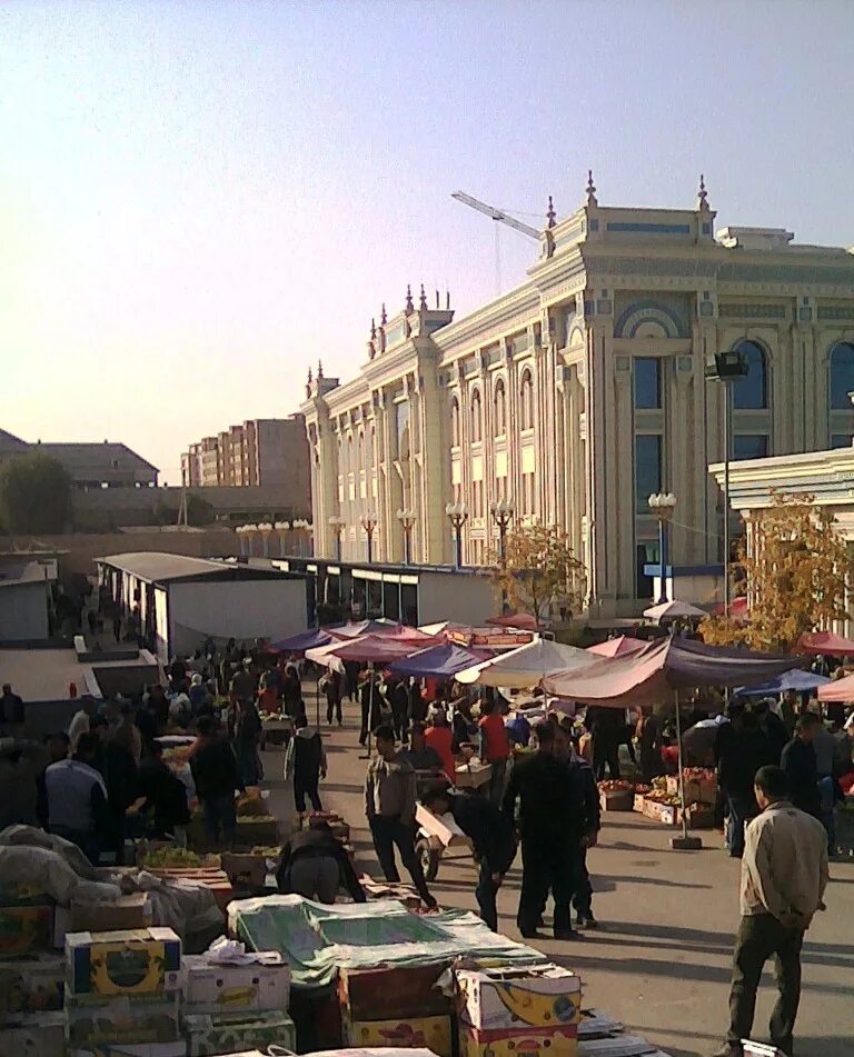 Караван душанбе. Мехргон Душанбе. Рынок Мехргон в Душанбе. Таджикистан базар Караван. Старый Душанбе рынок.