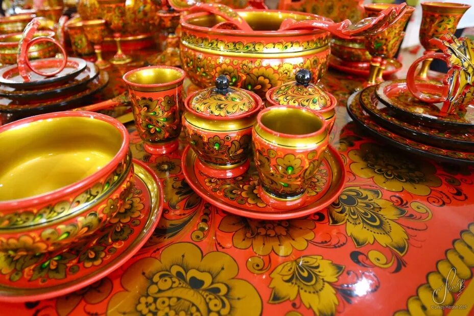 Какими народными промыслами славится московская область. Народные промыслы подмосковья презентация. Золотая хохлома нижегородская. Народная керамика (гжель, скопин, дымково, каргополь). Ремесла московской губернии.