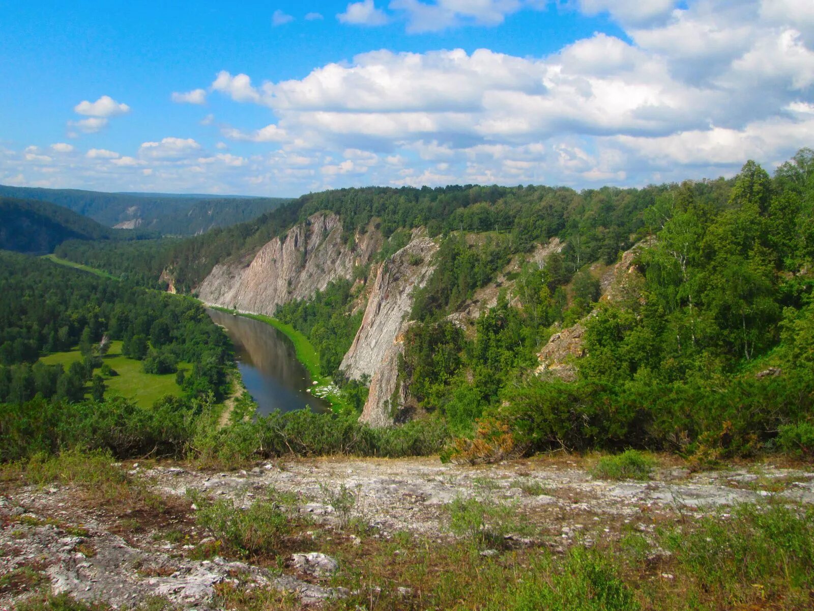 Белорецк. Гора Янгантау в Башкирии. Река белая Белорецк. Гора Янгантау в Башкирии фото. Природа Белорецкого района Башкирии.