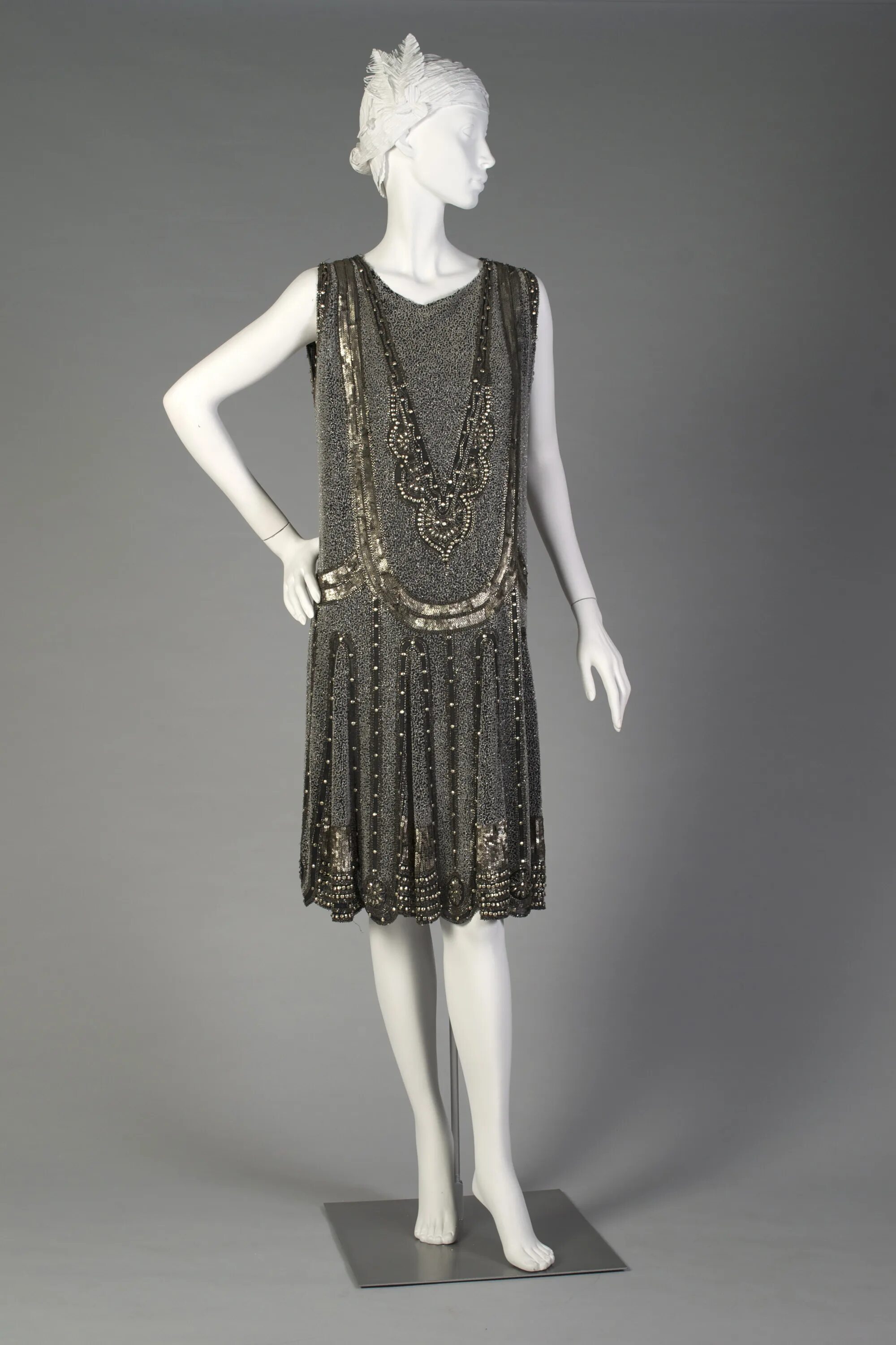 Мода 20х веков. Платье флаппер 1920. 20е годы 20 века мода. Мода 20-х годов 20 века женщины.
