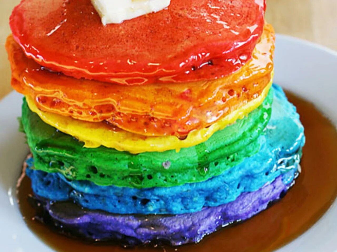 Разноцветные блины на масленицу. Цветные блины. Торт Радужный. Торт разноцветный.