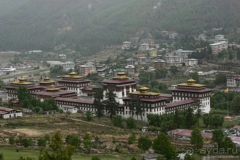 Непал и бутан. Бутан столица Тхимпху. Бутан 2023. Столица бутана и Непала.