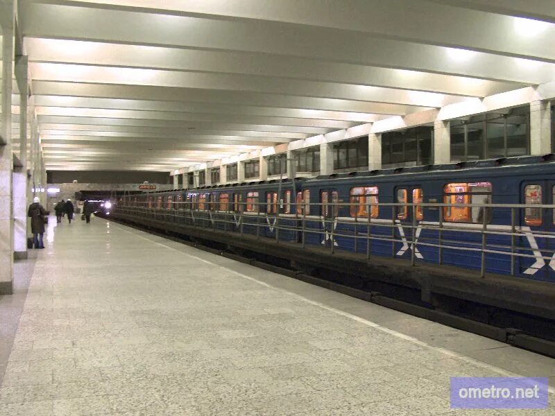 Метро рыбацкое работает. Рыбацкая станция метро спб. Рыбацкая станция метро спб. Станция метро рыбацкое санкт-петербург. Невско-василеостровская линия станция рыбацкое.