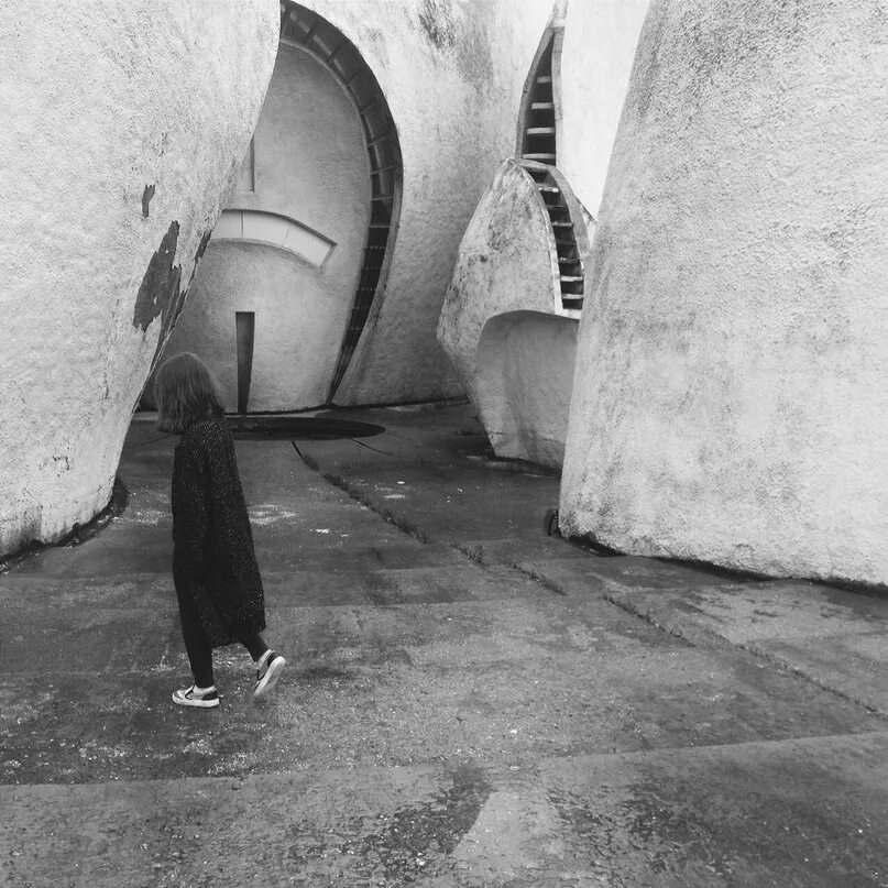 Крематорий девочка со. Группа крематорий обложка. Девочка с глазами волчицы крематорий. Крематорий девочка со. Крематорий маленькая волчица.