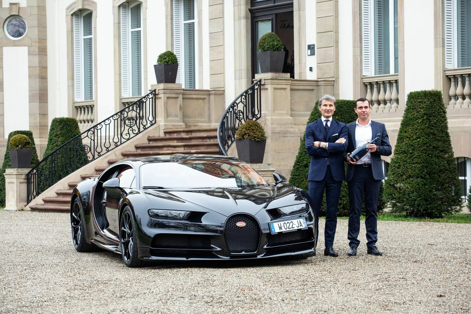 Директор Бугатти. Bugatti Carbon. Bugatti Chiron карбон. Сын владельца лукойла