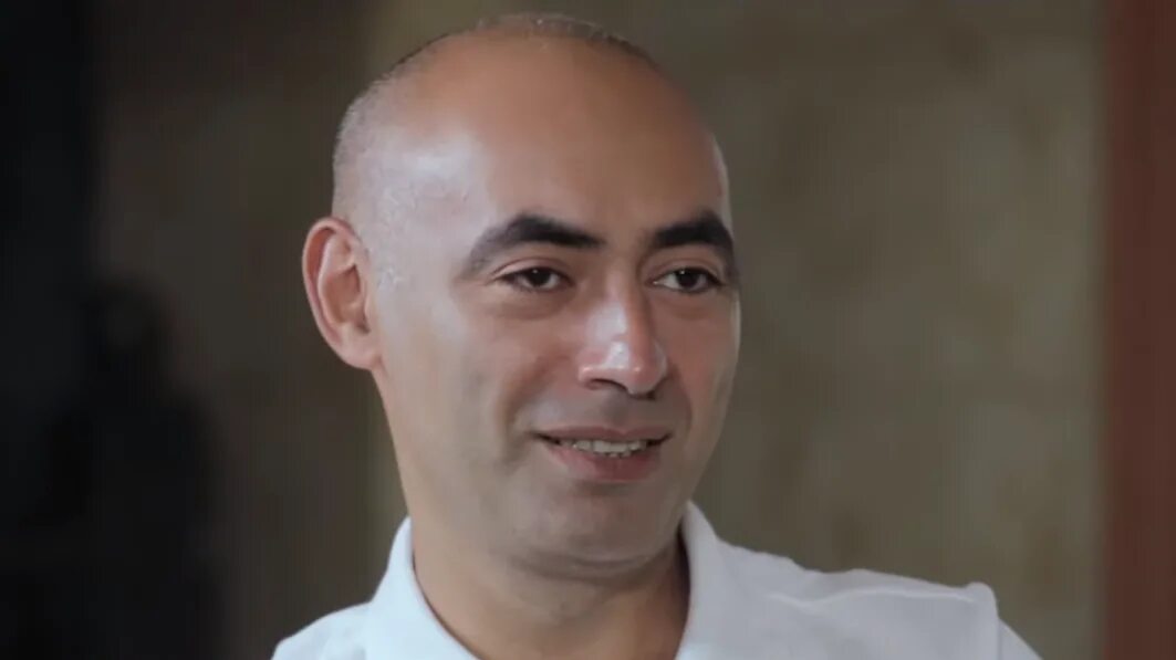 Зираддин рзаев битва экстрасенсов. Предсказания зираддина рзаева на 2024. Зираддин рзаев с женой. Зираддин рзаев. Зираддин рзаев предсказания.