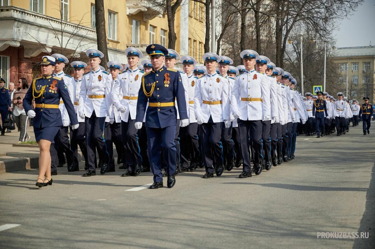 Канал победа кемерово. Парад 9 мая. Парад Победы Кемерово. Парад 9 мая 2023 Кемерово. 9 Мая маршировка.