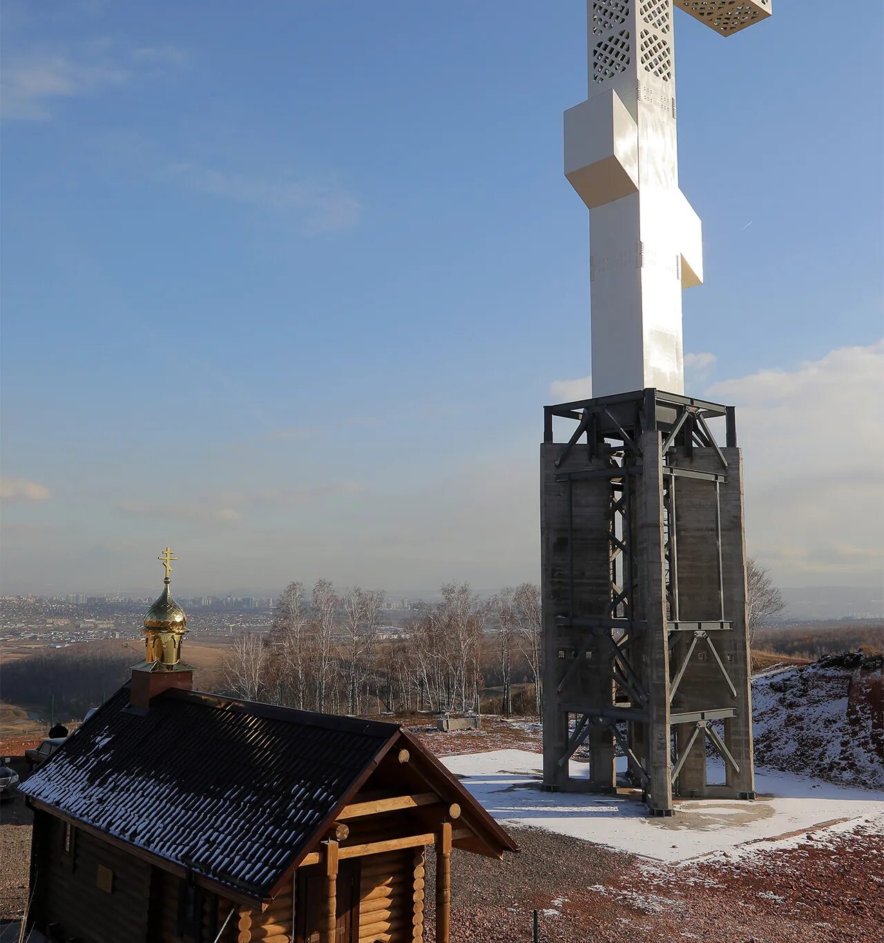 Крест в красноярске на дрокинской горе. Крест в красноярске. Крест в красноярске на дрокинской горе. Поклонный крест красноярск дрокино. Дрокинская гора красноярск.