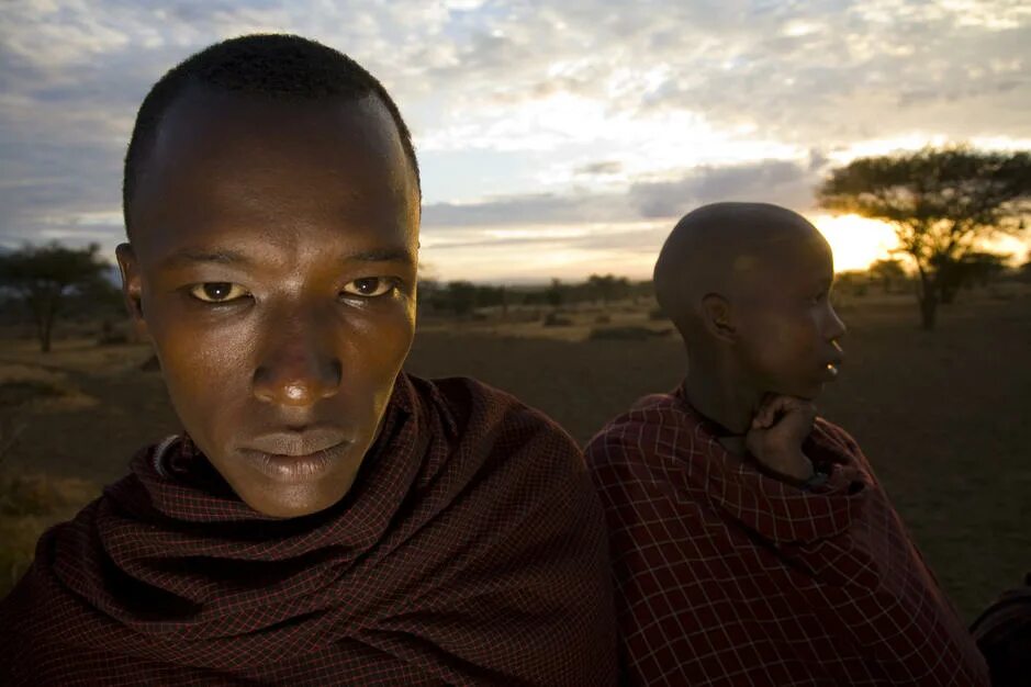 африканские женщины. племена говорящие на русском языке. масаи племя в африке. африканское племя мурси. суахили народ африки.