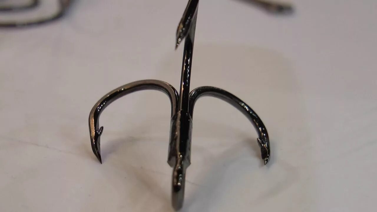 Оперение на тройник из люрекса для вертушки. Фитинг резьба aisi 304. Тройник полипропилен 110 на 25. Отвод резьбовой нержавеющий aisi 304. Крючок тройник каида treble hook вт 6069-3х-cd #6.