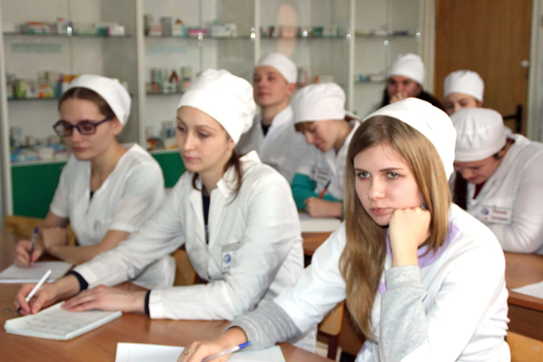 Медицинский колледж профессии. Барабинск медицинский колледж. После колледжа медицинская сестра. Медсестра колледж. Квалификация медсестры.