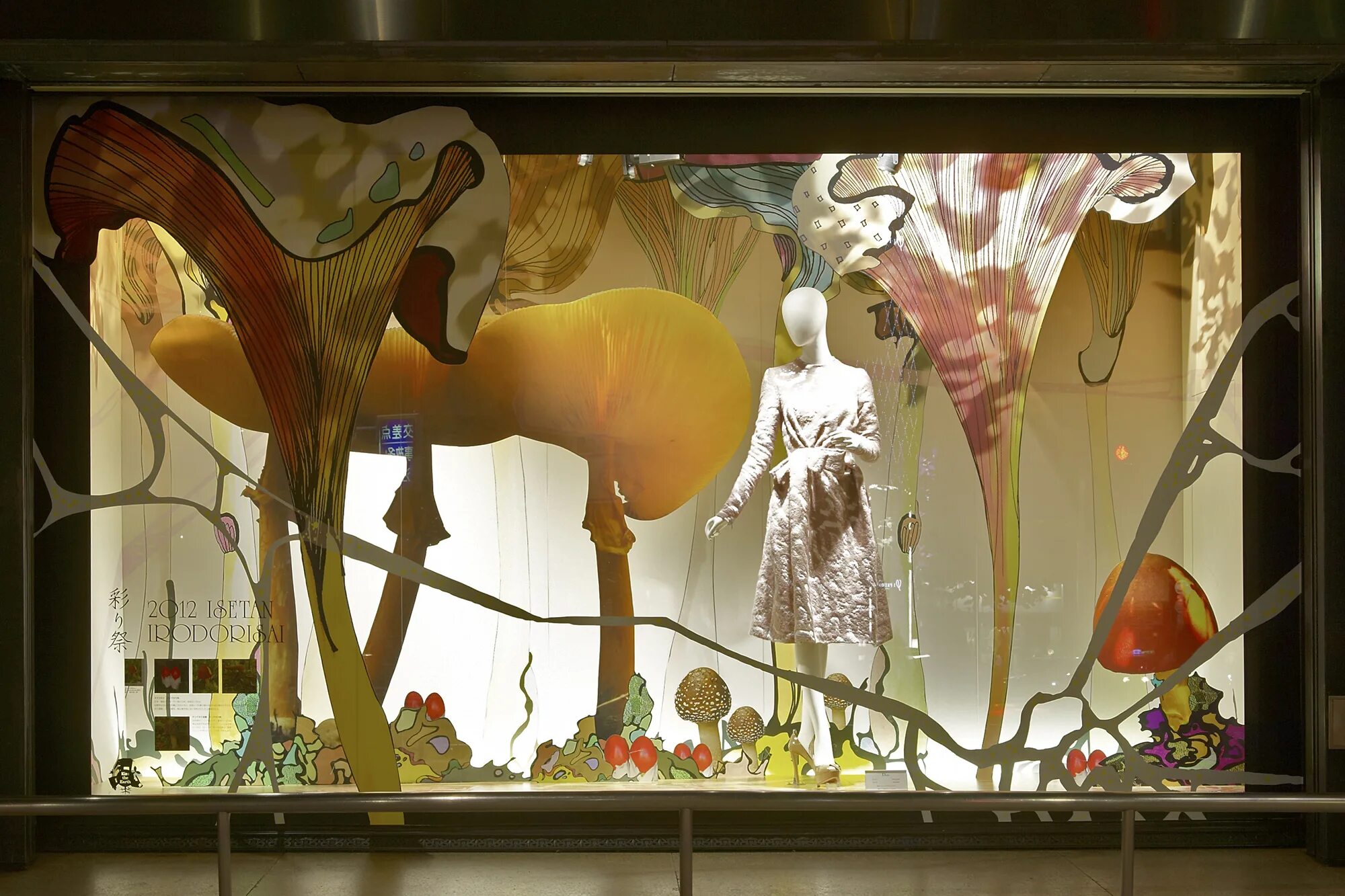 Витрина магазина. Необычные витрины. Beautiful display. Beautiful display. Украшение витрин летом.