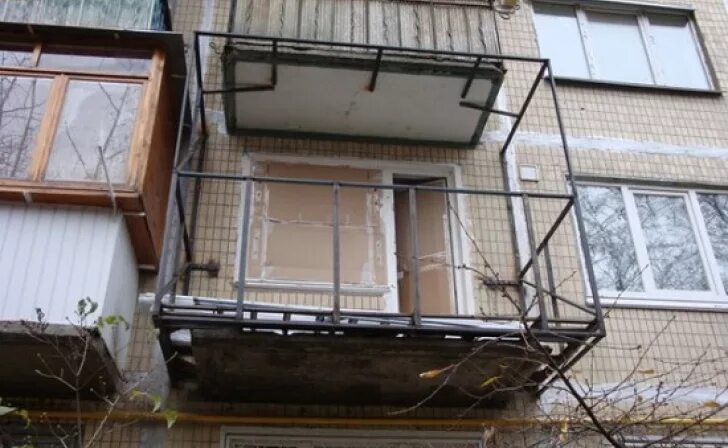 Нарастили балкон. Нарастили балкон. Пристройка балкона. Расширенный балкон. Расширение балкона в хрущевке.