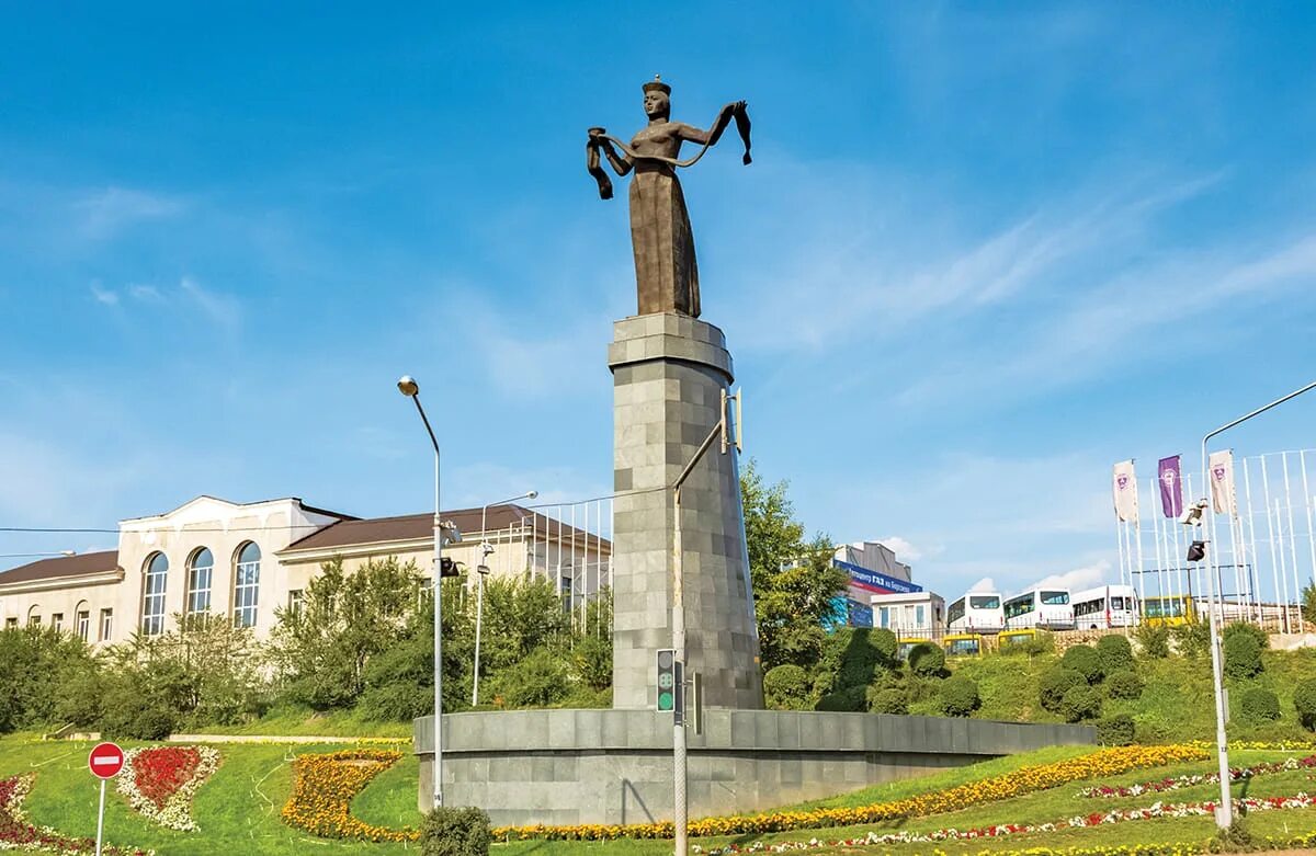 Театральная площадь улан-удэ. Улан-удэ центр города. Куйбышева улан-удэ. Улан-удэ панорама. Ночной улан-удэ.