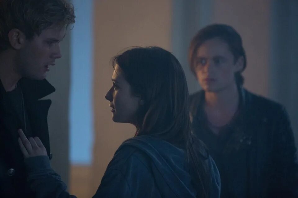 Падшие фильм 2016. Падшие фильм 2016. Fallen movie. Харрисон гилбертсон падшие 2017. Падшие /fallen(2016).