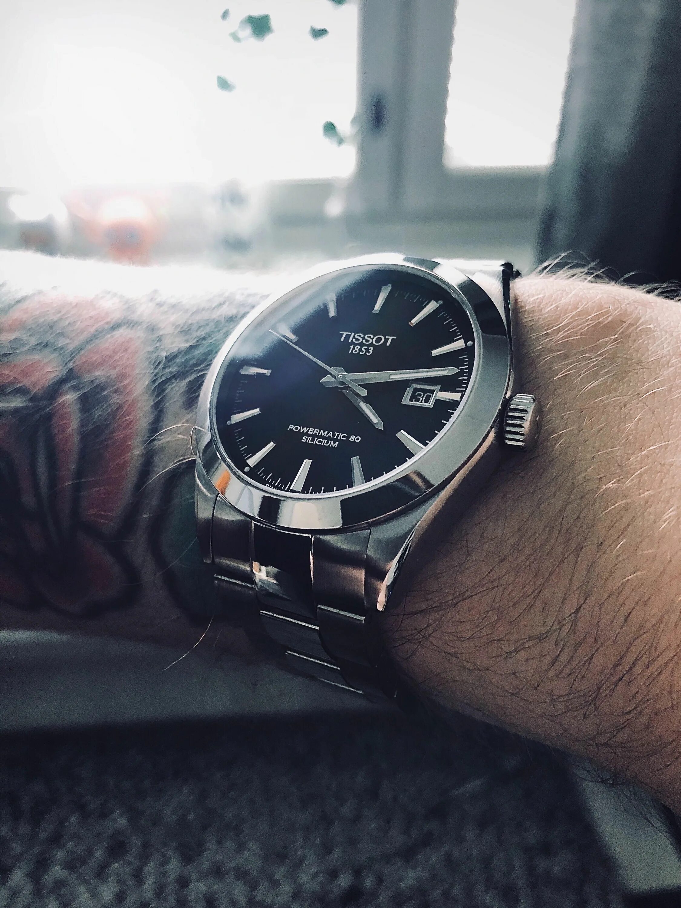 Tissot gentleman powermatic 80 silicium. Gentleman часы. Tissot powermatic 80 silicium. Tissot silicium что это. Джентльмены кольца и часы.