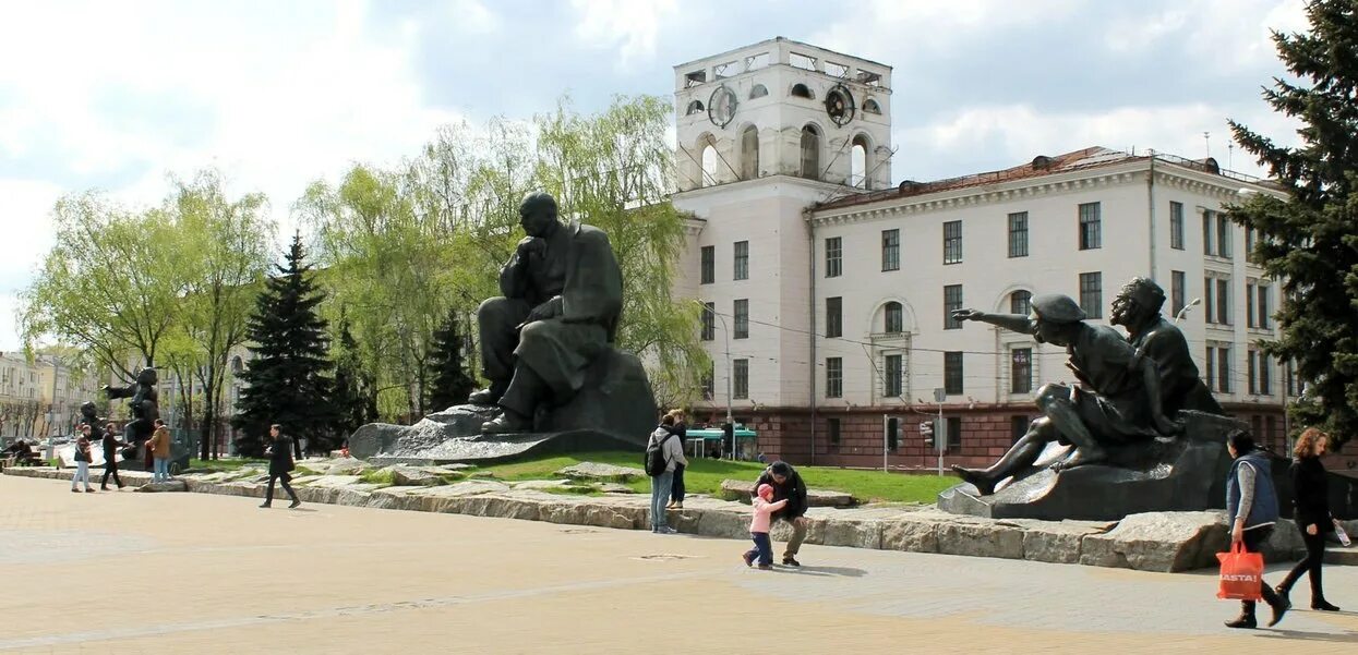 Коласа минск. Площадь якуба коласа. площадь якуба колоса минск. минск памятники на площади якуба коласа. площадь якуба коласа минск 1956.
